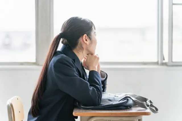 中学生での学習意欲の低下の原因について解説する画像